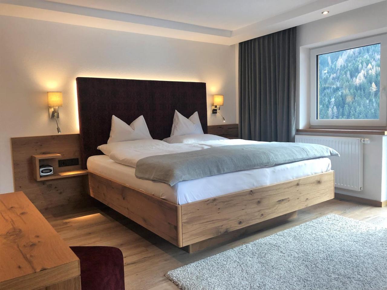Hotel Garni Central - Zimmer - Studios - Apartments Kappl  Exterior photo